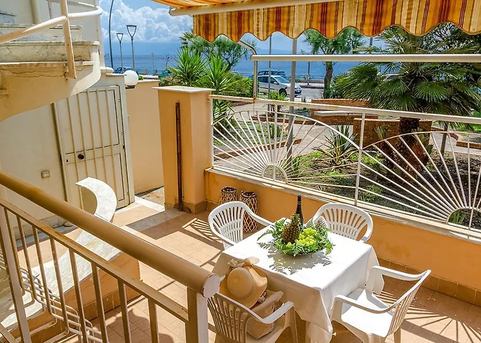 아파트 Casa Morgana-beachfront 로칼루메라