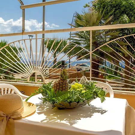 Casa Morgana-beachfront アパート *