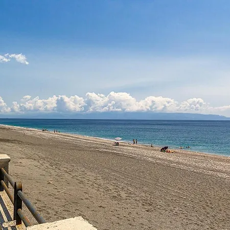 Casa Morgana-beachfront アパート *